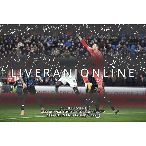 TVRG Pisa vs Inter nella foto Simone Scuffet (Pisa) anticipa Marcus Thuram (Inter) Pisa 30-11-2025 Cetilar Arena - Stadio Romeo Anconetani Pisa vs Inter Campionato Serie A Enilive - 13a giornata foto Roberto Garavaglia/Agenzia Aldo Liverani sas