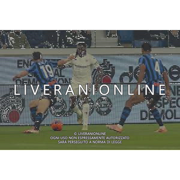 Moise Kean of ACF Fiorentina battle for the ball with Berat Djimsiti of Atalanta BC and Isak Hien of Atalanta BC during Atalanta BC vs ACF Fiorentina, 13° Serie A Enilive 2025-26 game at New Balance arena in Bergamo (BG), Italy, on November 30, 2025. (Photo by Davide Casentini)- AGENZIA ALDO LIVERANI SAS