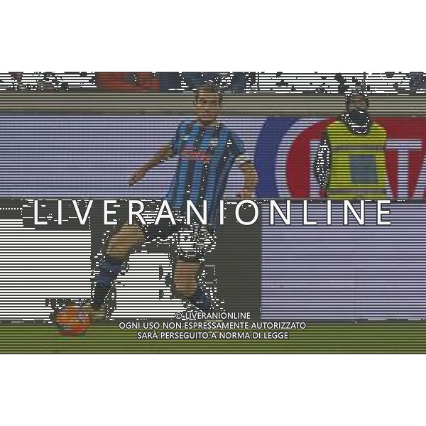 Marten De Roon of Atalanta BC play the ball during Atalanta BC vs ACF Fiorentina, 13° Serie A Enilive 2025-26 game at New Balance arena in Bergamo (BG), Italy, on November 30, 2025. (Photo by Davide Casentini)- AGENZIA ALDO LIVERANI SAS