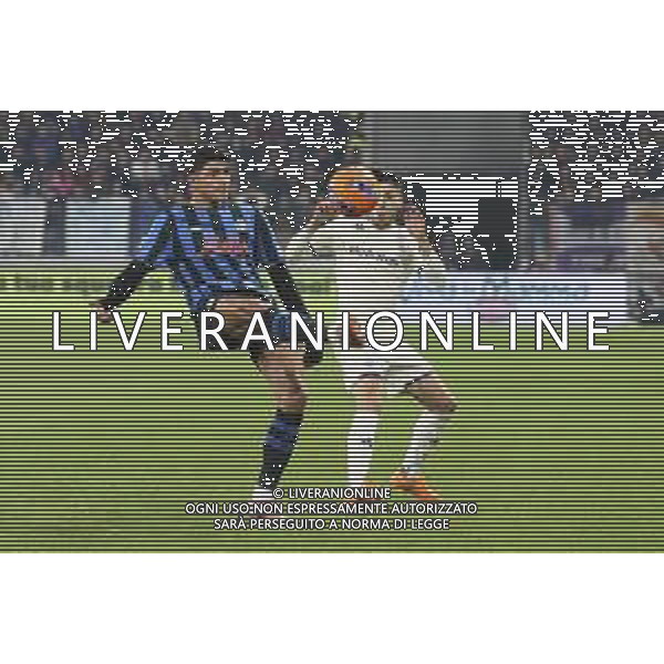 Raul Bellanova of Atalanta BC competes for the ball with Fabiano Parisi of ACF Fiorentina during Atalanta BC vs ACF Fiorentina, 13° Serie A Enilive 2025-26 game at New Balance arena in Bergamo (BG), Italy, on November 30, 2025. (Photo by Davide Casentini)- AGENZIA ALDO LIVERANI SAS