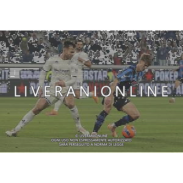 Charles De Ketelaere of Atalanta BC. battle for the ball with Marin Pongracic of ACF Fiorentina during Atalanta BC vs ACF Fiorentina, 13° Serie A Enilive 2025-26 game at New Balance arena in Bergamo (BG), Italy, on November 30, 2025. (Photo by Davide Casentini)- AGENZIA ALDO LIVERANI SAS