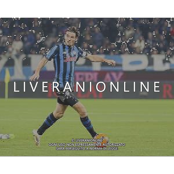 Berat Djimsiti of Atalanta BC play the ball during Atalanta BC vs ACF Fiorentina, 13° Serie A Enilive 2025-26 game at New Balance arena in Bergamo (BG), Italy, on November 30, 2025. (Photo by Davide Casentini) AG ALDO LIVERANI SAS