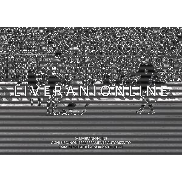 NEG-14-11-1982 TORINO QUALIFICAZIONE MONDIALI DI CALCIO SPAGNA 82 ITALIA-GRECIA 1-1 NELLA FOTO DINO ZOFF E L\'ARBITRO NICOLAE RAINEA AG ALDO LIVERANI SAS