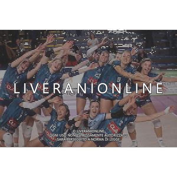 IMOLA 30 11 2025 CLAI IMOLA PALLAVOLO-ALTAMURA SERIE A2 3-1 NELLA FOTO CLAI IMOLA PALLAVOLO ESULTANO DOPO LA PARTITA foto gianni sanna-ag aldo liverani sas