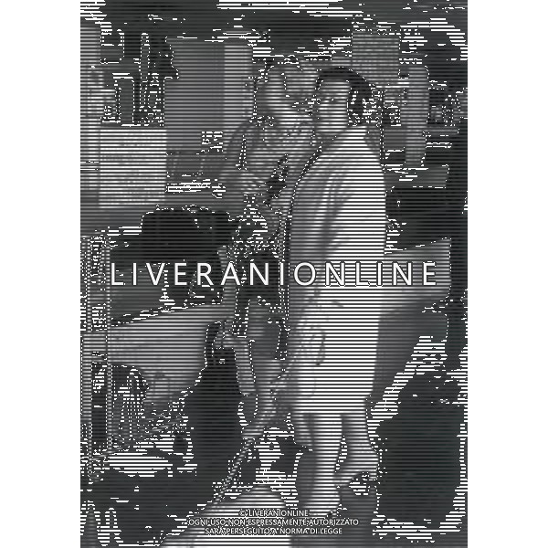 NEG-1967 MILANO AEROPORTO LINATE NELLA FOTO LA CONTESSA GIUSEPPINA AGUSTA ALL\'AEROPORTO DI LINATE NELL\'ANNO 1967 AG ALDO LIVERANI SAS
