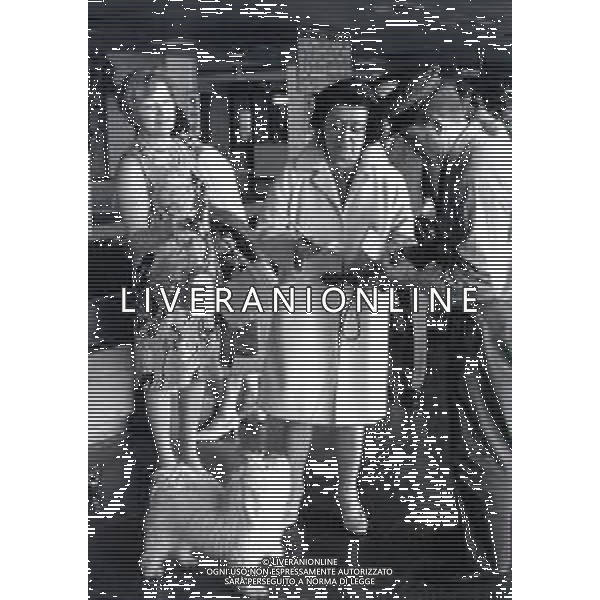 NEG-1967 MILANO AEROPORTO LINATE NELLA FOTO LA CONTESSA GIUSEPPINA AGUSTA ALL\'AEROPORTO DI LINATE NELL\'ANNO 1967 AG ALDO LIVERANI SAS