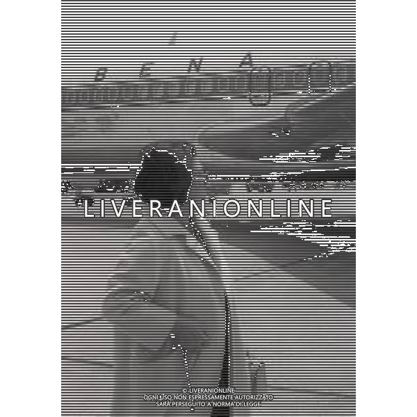 NEG-1967 MILANO AEROPORTO LINATE NELLA FOTO LA CONTESSA GIUSEPPINA AGUSTA ALL\'AEROPORTO DI LINATE NELL\'ANNO 1967 AG ALDO LIVERANI SAS