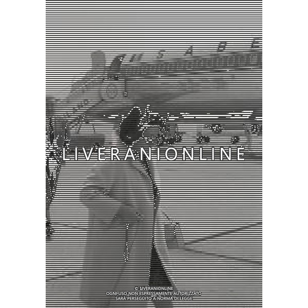 NEG-1967 MILANO AEROPORTO LINATE NELLA FOTO LA CONTESSA GIUSEPPINA AGUSTA ALL\'AEROPORTO DI LINATE NELL\'ANNO 1967 AG ALDO LIVERANI SAS