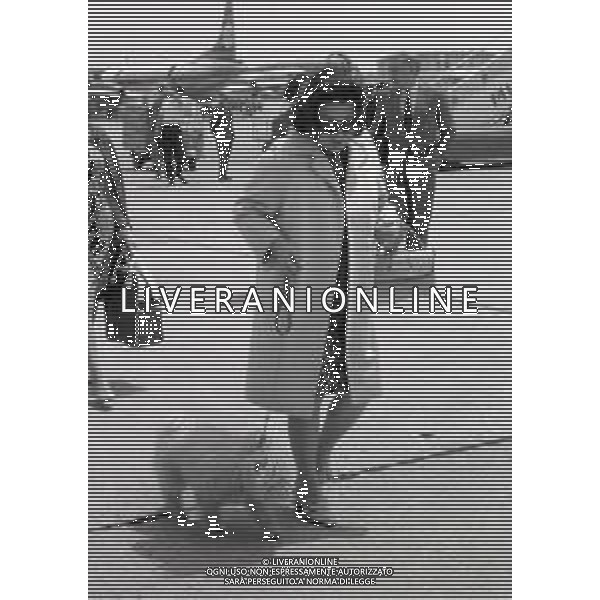NEG-1967 MILANO AEROPORTO LINATE NELLA FOTO LA CONTESSA GIUSEPPINA AGUSTA ALL\'AEROPORTO DI LINATE NELL\'ANNO 1967 AG ALDO LIVERANI SAS