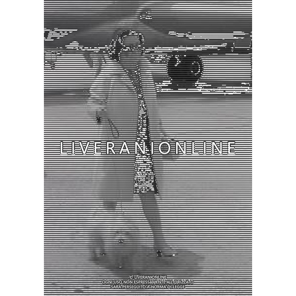 NEG-1967 MILANO AEROPORTO LINATE NELLA FOTO LA CONTESSA GIUSEPPINA AGUSTA ALL\'AEROPORTO DI LINATE NELL\'ANNO 1967 AG ALDO LIVERANI SAS