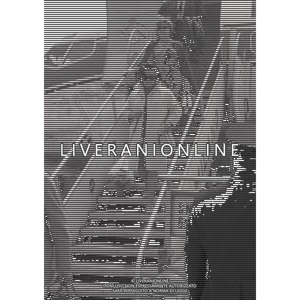 NEG-1967 MILANO AEROPORTO LINATE NELLA FOTO LA CONTESSA GIUSEPPINA AGUSTA ALL\'AEROPORTO DI LINATE NELL\'ANNO 1967 AG ALDO LIVERANI SAS