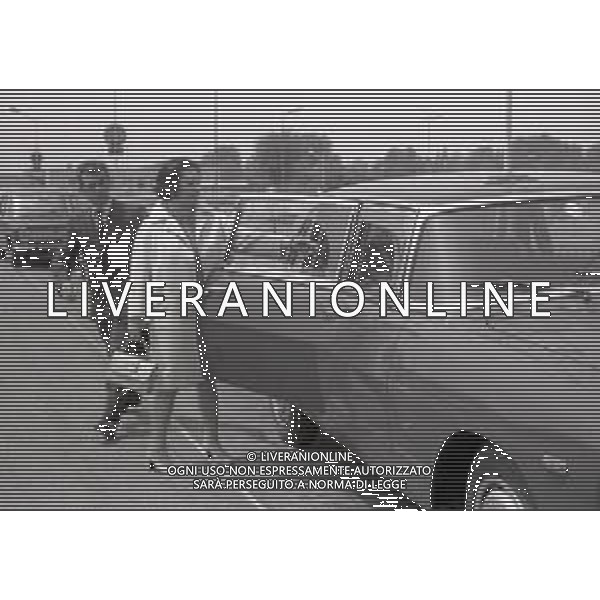 NEG-1967 MILANO AEROPORTO LINATE NELLA FOTO LA CONTESSA GIUSEPPINA AGUSTA ALL\'AEROPORTO DI LINATE NELL\'ANNO 1967 AG ALDO LIVERANI SAS