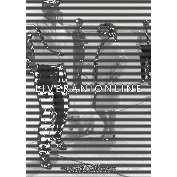 NEG-1967 MILANO AEROPORTO LINATE NELLA FOTO LA CONTESSA GIUSEPPINA AGUSTA ALL\'AEROPORTO DI LINATE NELL\'ANNO 1967 AG ALDO LIVERANI SAS