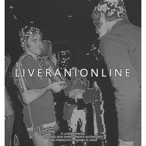 NEG-1975 CANTU\' FINALE DI COPPA KORAC RITORNO FORST CANTU\'- BARCELLONA 110-85 NELLA FOTO CARLO RECALCAT CON LA COPPA KORAC AG ALDO LIVERANI SAS