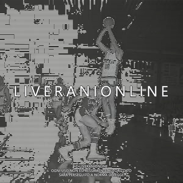 NEG-1975 CANTU\' FINALE DI COPPA KORAC RITORNO FORST CANTU\'- BARCELLONA 110-85 NELLA FOTO AZIONE DI GIOCO AG ALDO LIVERANI SAS