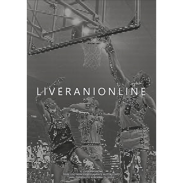 NEG- 19-03-1980 MILANO FINALE DI COPPA DELLE COPPE EMERSON VARESE-GABETTI CANTU\' 90-88 NELLA FOTO BOB MORSE-DINO MENEGHIN EBRUCE FLOWERS AG ALDO LIVERANI SAS