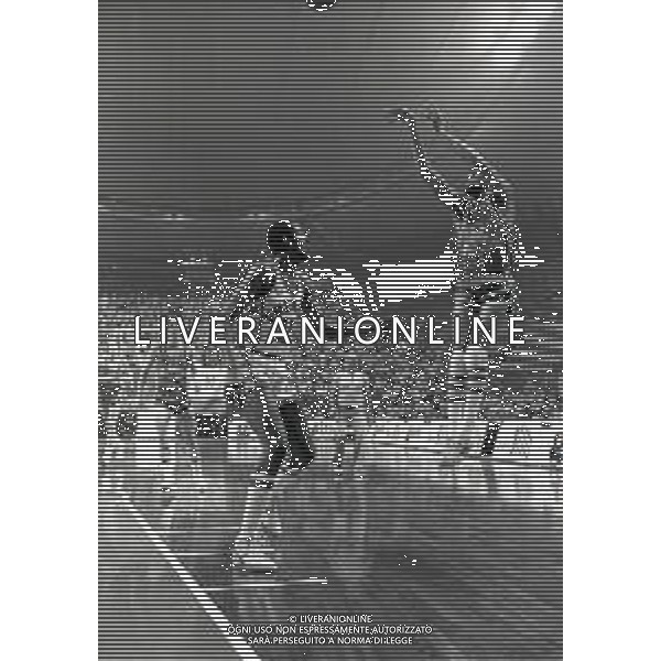 NEG- 19-03-1980 MILANO FINALE DI COPPA DELLE COPPE EMERSON VARESE-GABETTI CANTU\' 90-88 NELLA FOTO WAYNE SMITH-BRUCE SEALS AG ALDO LIVERANI SAS