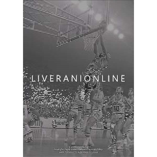 NEG- 19-03-1980 MILANO FINALE DI COPPA DELLE COPPE EMERSON VARESE-GABETTI CANTU\' 90-88 NELLA FOTO WAYNE SMITH AG ALDO LIVERANI SAS