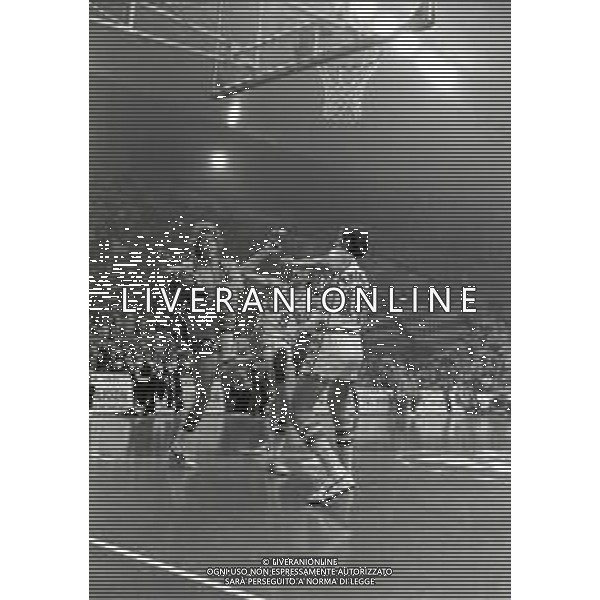 NEG- 19-03-1980 MILANO FINALE DI COPPA DELLE COPPE EMERSON VARESE-GABETTI CANTU\' 90-88 NELLA FOTO BRUCE FLOWERS AG ALDO LIVERANI SAS