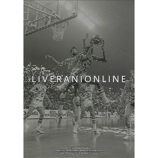 NEG- 19-03-1980 MILANO FINALE DI COPPA DELLE COPPE EMERSON VARESE-GABETTI CANTU\' 90-88 NELLA FOTO 15 BRUCE SEALS E WAYNE SMITH AG ALDO LIVERANI SAS