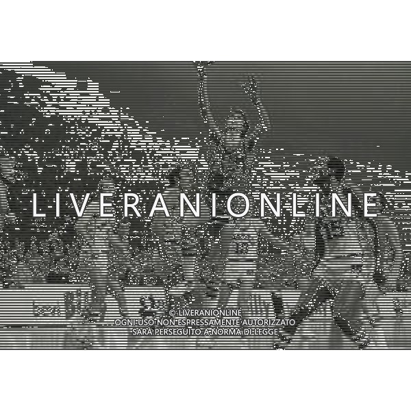 NEG- 19-03-1980 MILANO FINALE DI COPPA DELLE COPPE EMERSON VARESE-GABETTI CANTU\' 90-88 NELLA FOTO RENZO BARIVIERA AG ALDO LIVERANI SAS