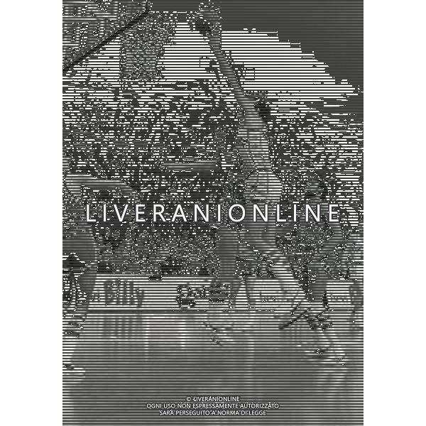 NEG- 19-03-1980 MILANO FINALE DI COPPA DELLE COPPE EMERSON VARESE-GABETTI CANTU\' 90-88 NELLA FOTO DINO MENEGHIN AG ALDO LIVERANI SAS