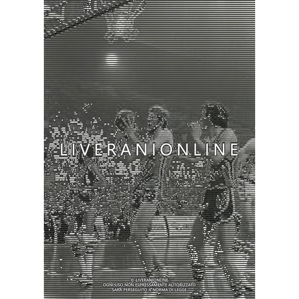 NEG- 19-03-1980 MILANO FINALE DI COPPA DELLE COPPE EMERSON VARESE-GABETTI CANTU\' 90-88 NELLA FOTO RENZO TOMBOLATO AG ALDO LIVERANI SAS