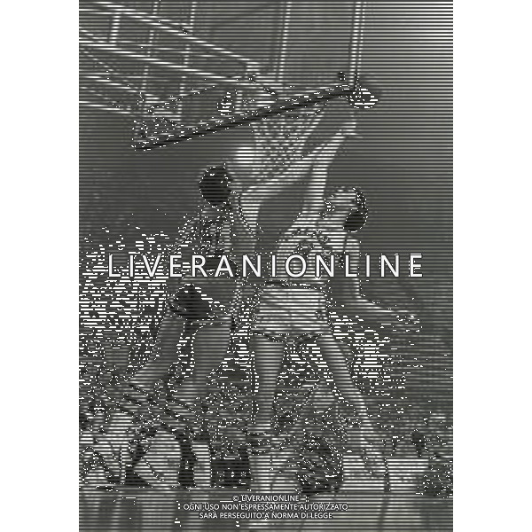 NEG- 19-03-1980 MILANO FINALE DI COPPA DELLE COPPE EMERSON VARESE-GABETTI CANTU\' 90-88 NELLA FOTO 8 ENZO CARRARIA AG ALDO LIVERANI SAS