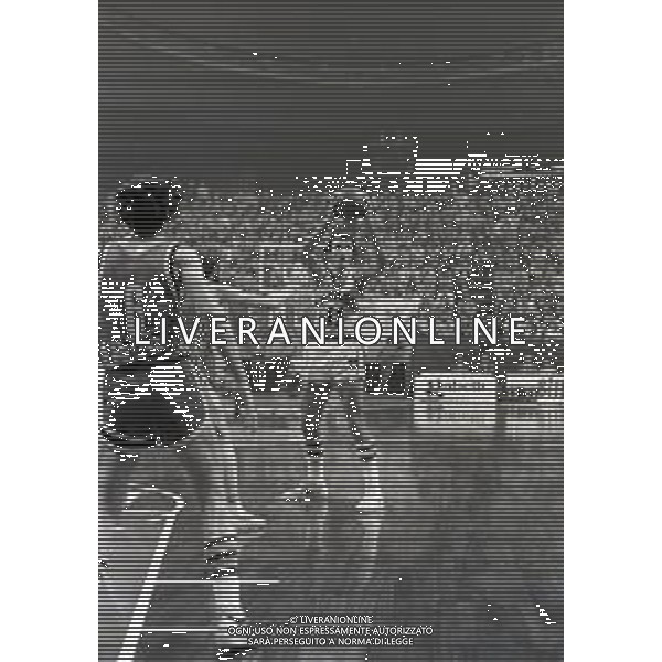 NEG- 19-03-1980 MILANO FINALE DI COPPA DELLE COPPE EMERSON VARESE-GABETTI CANTU\' 90-88 NELLA FOTO DINO MENEGHIN AG ALDO LIVERANI SAS