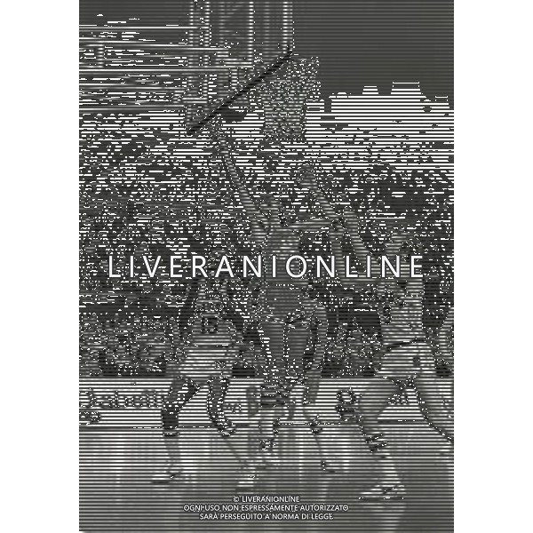 NEG- 19-03-1980 MILANO FINALE DI COPPA DELLE COPPE EMERSON VARESE-GABETTI CANTU\' 90-88 NELLA FOTO AZIONE DI GIOCO AG ALDO LIVERANI SAS