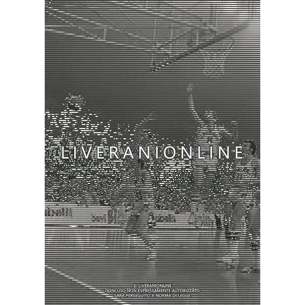 NEG- 19-03-1980 MILANO FINALE DI COPPA DELLE COPPE EMERSON VARESE-GABETTI CANTU\' 90-88 NELLA FOTO 10 ALDO OSSOLA- 9 BOB MORSE-11 DINO MENEGHIN AG ALDO LIVERANI SAS