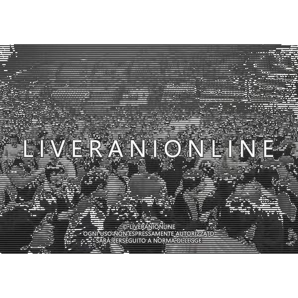 NEG- 19-03-1980 MILANO FINALE DI COPPA DELLE COPPE EMERSON VARESE-GABETTI CANTU\' 90-88 NELLA FOTO FINALE GARA AG ALDO LIVERANI SAS