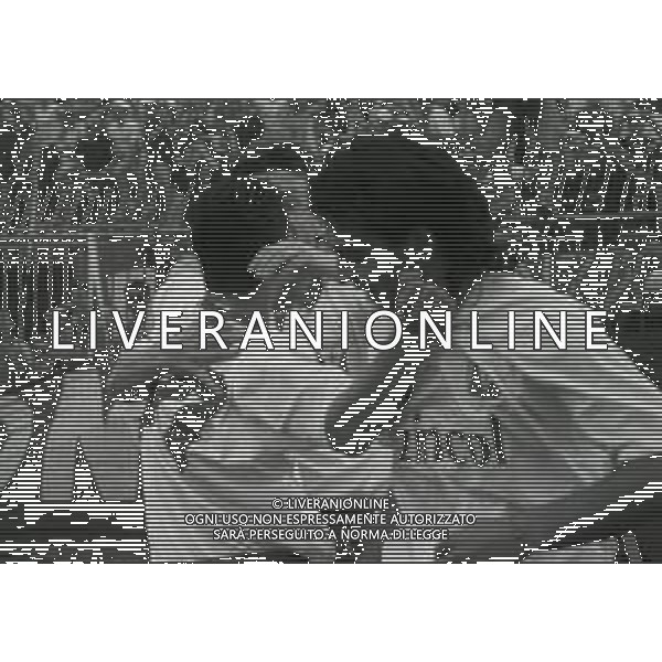 NEG-31-05-1992 MONZA -CAMPONATO D CALCIO SERIE C MONZA-CHIEVO 1-1 NELLA FOTO ABBRACCI GIOCATORI MONZA AG ALDO LIVERANI SAS