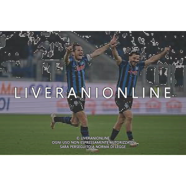 TVRG Atalanta vs Genoa nella foto Marten de Roon (Atalanta) e Sead Kolasinac (Atalanta) esultanza dopo il gol del 2 a 0 Bergamo 03-12-2025 New Balance Arena - Stadio di Bergamo Atalanta vs Genoa Coppa Italia Frecciarossa - ottavi di finale foto Roberto Garavaglia/Agenzia Aldo Liverani sas