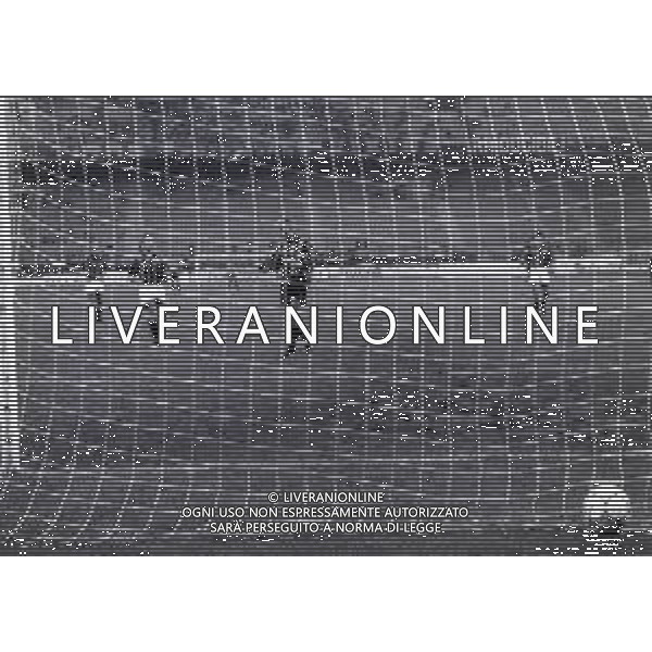 NEG-27-10-1983 MILANO GARA DI ANDATA COPPA ITALIA INTER-LUCCHESE 2-0 NELLA FOTO RIGORE DENNIS BERGKAMP AG ALDO LIVERANI SAS