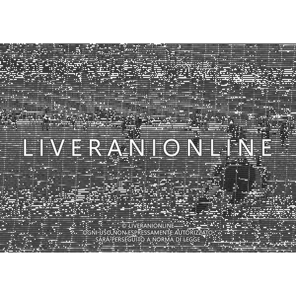 NEG-27-10-1983 MILANO GARA DI ANDATA COPPA ITALIA INTER-LUCCHESE 2-0 NELLA FOTO RIGORE DENNIS BERGKAMP AG ALDO LIVERANI SAS