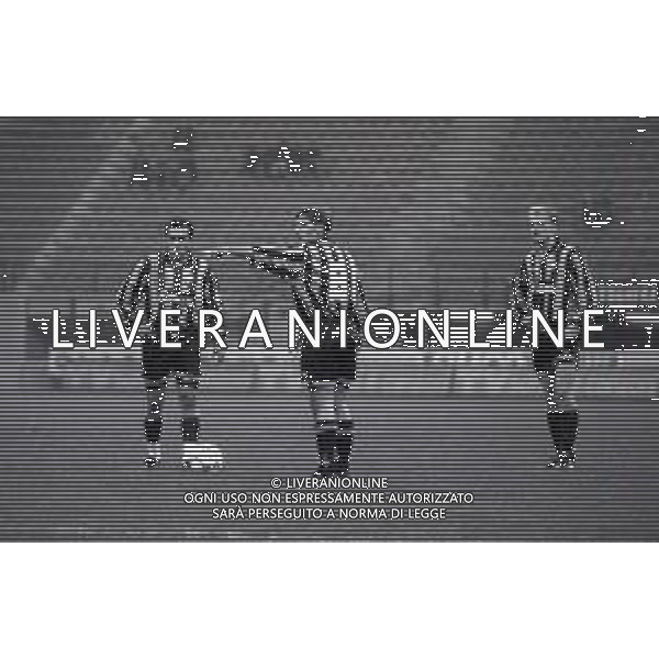 NEG-27-10-1983 MILANO GARA DI ANDATA COPPA ITALIA INTER-LUCCHESE 2-0 NELLA FOTO RUBEN SOSA-ANTONIO MANICONE E DENNIS BERGKAMP AG ALDO LIVERANI SAS