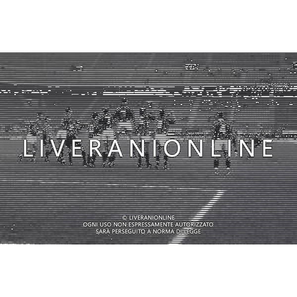 NEG-27-10-1983 MILANO GARA DI ANDATA COPPA ITALIA INTER-LUCCHESE 2-0 NELLA FOTO PUNIZIONE DENNIS BERGKAMP AG ALDO LIVERANI SAS