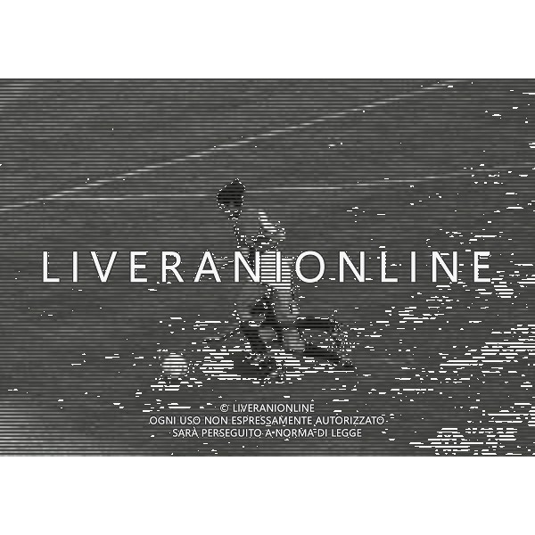 NEG-28-03-1992-MILANO CAMPIONATO DI CALCIO SERIE A INTER-TORINO 0-0 NELLA FOTO L\'ARBITRO LORIS STAFOGGIA ESPELLE BENIAMINO ABATE PER IL FALLO SU GIANLUIGI LENTINI AG ALDO LIVERANI SAS