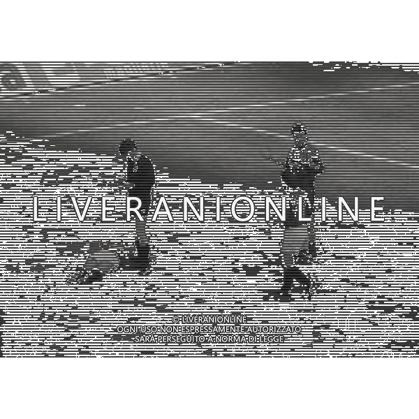 NEG-28-03-1992-MILANO CAMPIONATO DI CALCIO SERIE A INTER-TORINO 0-0 NELLA FOTO L\'ARBITRO LORIS STAFOGGIA ESPELLE BENIAMINO ABATE PER IL FALLO SU GIANLUIGI LENTINI AG ALDO LIVERANI SAS