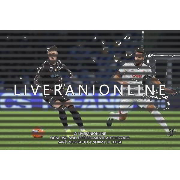 TVPM Napoli, Cagliari, Coppa Italia Nella Foto: Sam Beukema, Leonardo Pavoletti Foto Mosca, Ag.Liverani -TVPM Napoli - Cagliari Coppa Italia Ottavi di Finale 03.12.2025