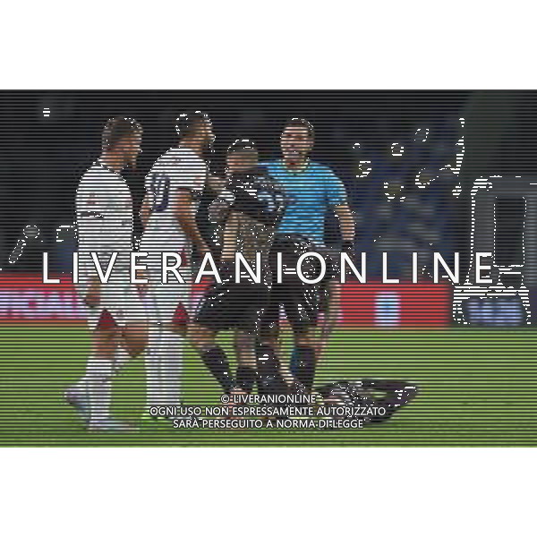 TVPM Napoli, Cagliari, Coppa Italia Nella Foto: ARBITRO Sacchi, Matteo Politano, Leonardo Pavoletti Foto Mosca, Ag.Liverani -TVPM Napoli - Cagliari Coppa Italia Ottavi di Finale 03.12.2025