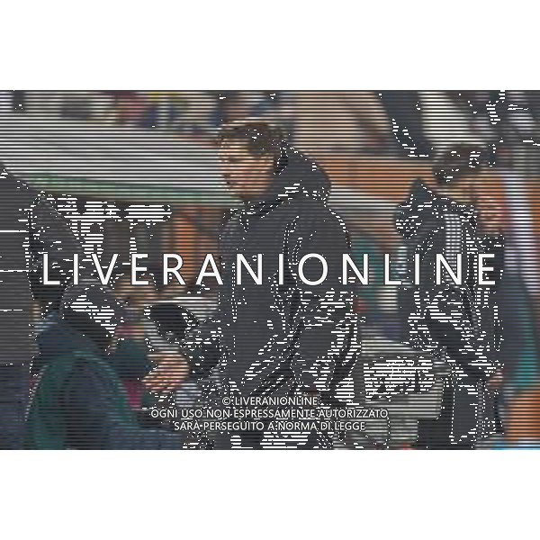 Cheftrainer Merlin Polzin (Hamburger SV), schaut enttaeuscht, FC Augsburg vs. Hamburger SV, Fussball, 1. Bundesliga, 11. Spieltag, 22.11.2025 DFB regulations prohibit any use of photographs as image sequences and/or quasi-video / action press KARMAPRESS-AG ALDO LIVERANI SAS