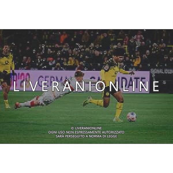 Karim Adeyemi #27 (Borussia Dortmund) im Zweikampf mit Finn Jeltsch #29 (VfB Stuttgart), Borussia Dortmund vs. VfB Stuttgart, Fussball, 1. Bundesliga, 11. Spieltag, 22.11.2025 DFB regulations prohibit any use of photographs as image sequences and/or quasi-video / action press AG KARMAPRESS-AG ALDO LIVERANI SAS