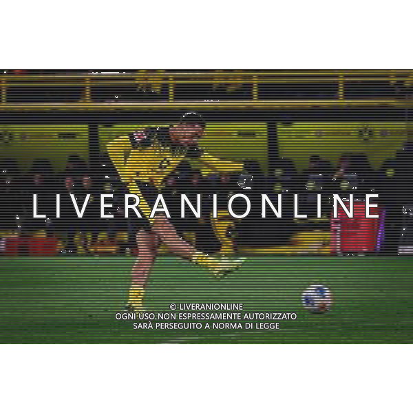 Felix Nmecha #8 (Borussia Dortmund), Borussia Dortmund vs. VfB Stuttgart, Fussball, 1. Bundesliga, 11. Spieltag, 22.11.2025 DFB regulations prohibit any use of photographs as image sequences and/or quasi-video / action press AG KARMAPRESS-AG ALDO LIVERANI SAS