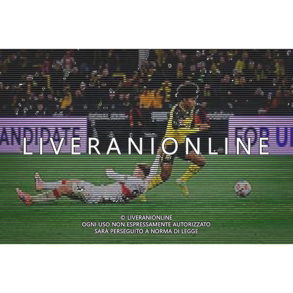 Karim Adeyemi #27 (Borussia Dortmund) im Zweikampf mit Finn Jeltsch #29 (VfB Stuttgart), Borussia Dortmund vs. VfB Stuttgart, Fussball, 1. Bundesliga, 11. Spieltag, 22.11.2025 DFB regulations prohibit any use of photographs as image sequences and/or quasi-video / action press AG KARMAPRESS-AG ALDO LIVERANI SAS