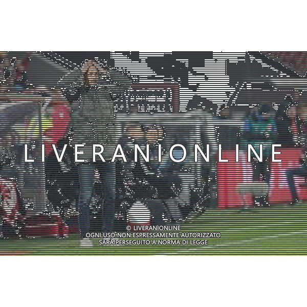 1. Bundesliga - 25/26 - 1. FC Köln - Eintracht Frankfurt am 22.11.2025 im RheinEnergieSTADION in Köln Trainer Dino Toppmöller / Toppmoeller / Toppmoller (Frankfurt) unzufrieden, enttäuscht, enttaeuscht, niedergeschlagen Foto: osnapix / Marcus Hirnschal DFL regulations prohibit any use of photographs as image sequences and/or quasi-video / action press KARMAPRESS-AG ALDO LIVERANI SAS