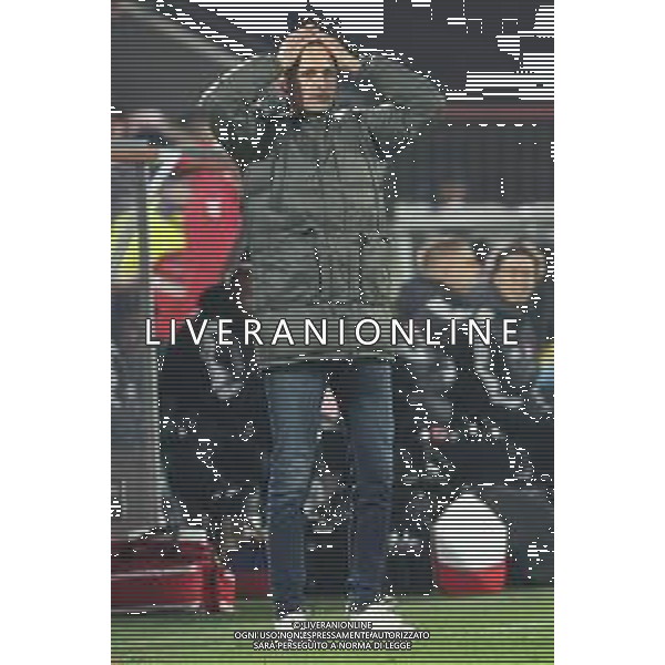 1. Bundesliga - 25/26 - 1. FC Köln - Eintracht Frankfurt am 22.11.2025 im RheinEnergieSTADION in Köln Trainer Dino Toppmöller / Toppmoeller / Toppmoller (Frankfurt) unzufrieden, enttäuscht, enttaeuscht, niedergeschlagen Foto: osnapix / Marcus Hirnschal DFL regulations prohibit any use of photographs as image sequences and/or quasi-video / action press KARMAPRESS-AG ALDO LIVERANI SAS