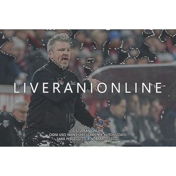 1. Bundesliga - 25/26 - 1. FC Köln - Eintracht Frankfurt am 22.11.2025 im RheinEnergieSTADION in Köln Trainer Lukasz Kwasniok (Koeln) gestikuliert Foto: osnapix / Marcus Hirnschal DFL regulations prohibit any use of photographs as image sequences and/or quasi-video / action press