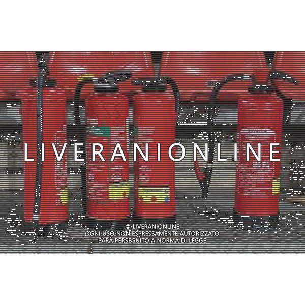 1. Bundesliga - 25/26 - 1. FC Köln - Eintracht Frankfurt am 22.11.2025 im RheinEnergieSTADION in Köln Feuerlöscher im Rhein Energie Stadion - Feature, Symbol, Symbolfoto, charakteristisch, Detail Foto: osnapix / Marcus Hirnschal DFL regulations prohibit any use of photographs as image sequences and/or quasi-video / action press